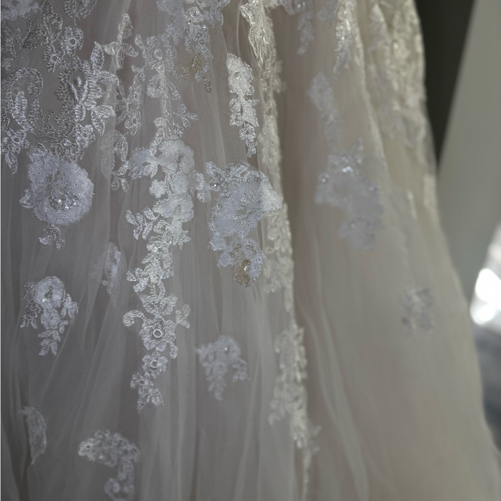 Essence of Australia Wedding Dress - Picture 11 of 16